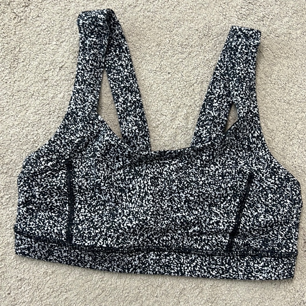 Lululemon size 6 sports bra like new